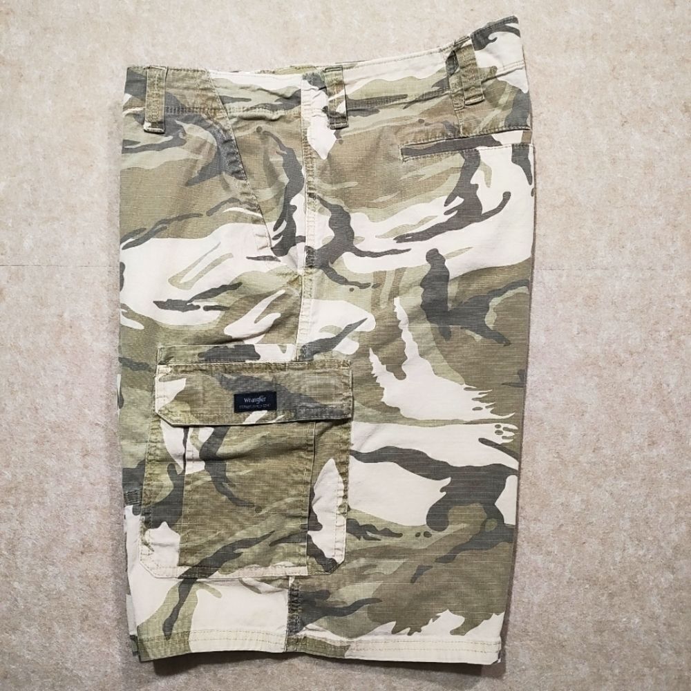 Wrangler Relaxed Fit Camo Cargo Shorts #5